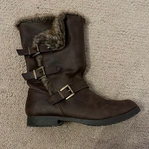 Fur decor buckle boots